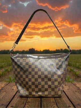 Louis Vuitton Illovo MM Shoulder Bag